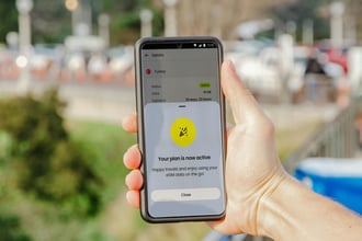 Mobile phone with an active roaming package notification