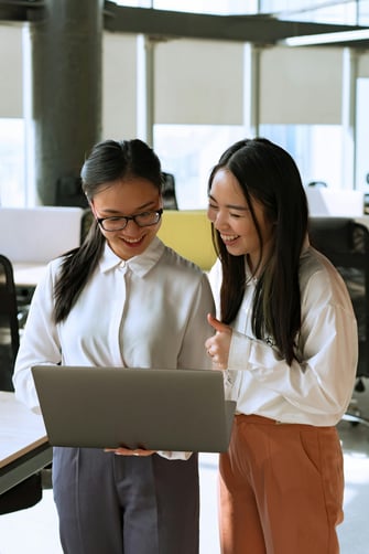 pexels-mikhail-nilov-8101571